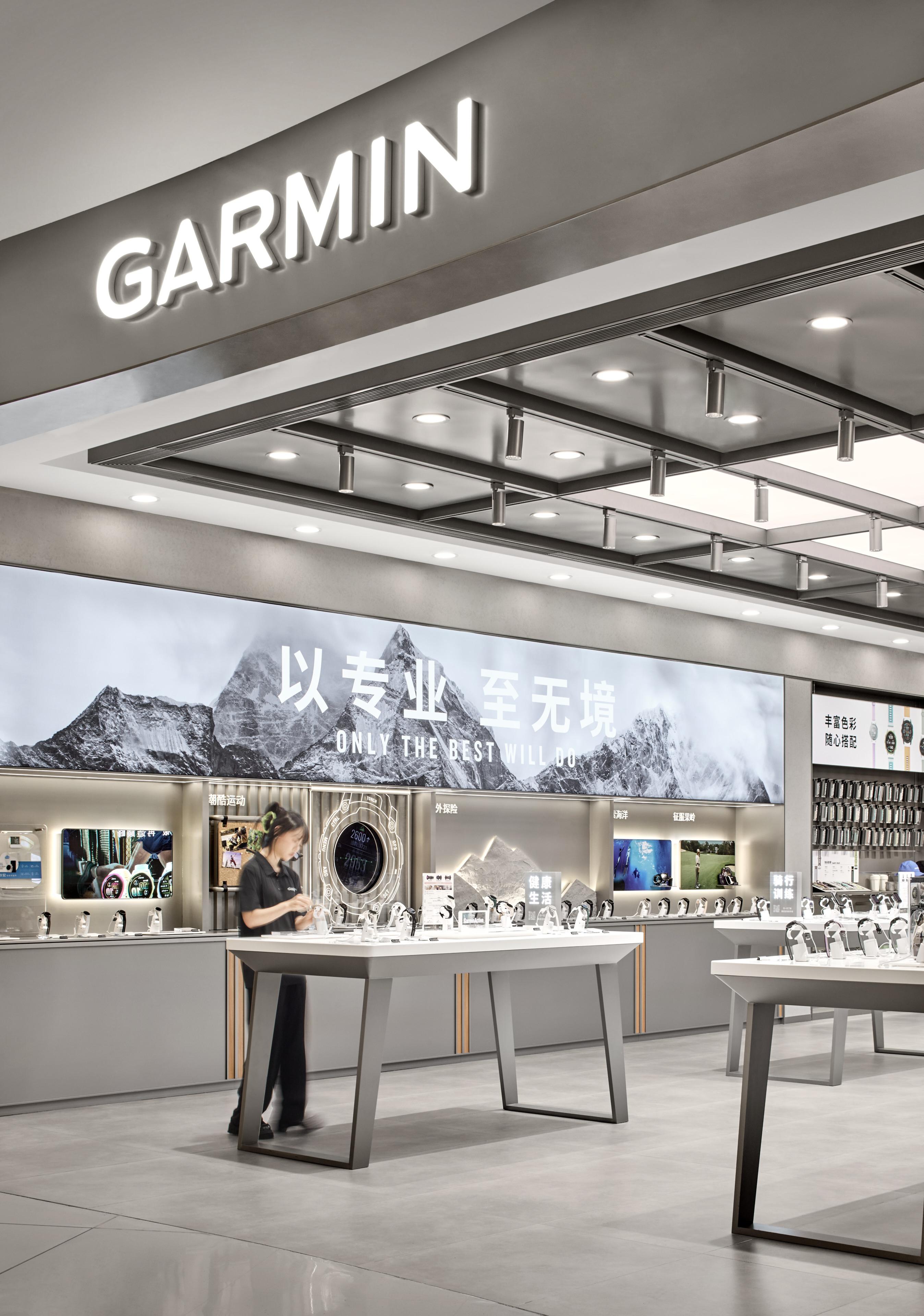 笑脸蜘蛛｜Garmin 南京旗舰店：运动科技与空间美学的共生设计实践